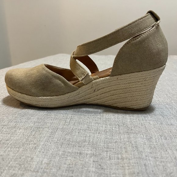 BOC Born Concept Wedge Beige Sandals, size 8M - Picture 7 of 11